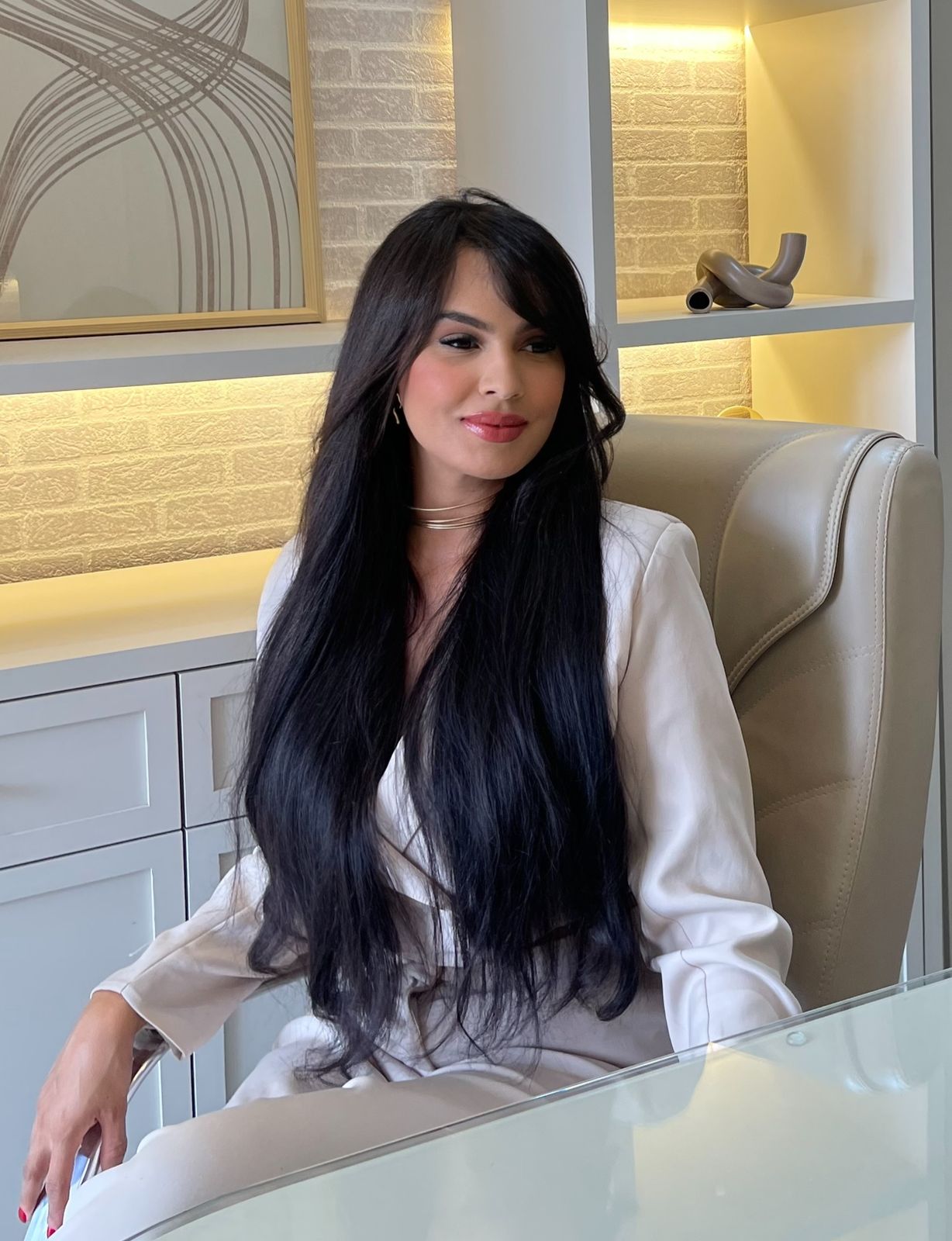 Dra. Fernanda Caroline em seu consultório em Belo Horizonte